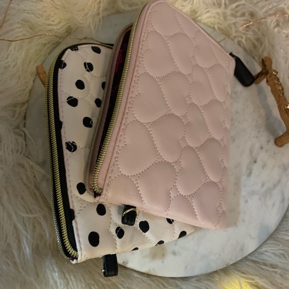 Betsey Johnson Flat Cosmetic Duo Heart Stitched - Picture 5 of 5